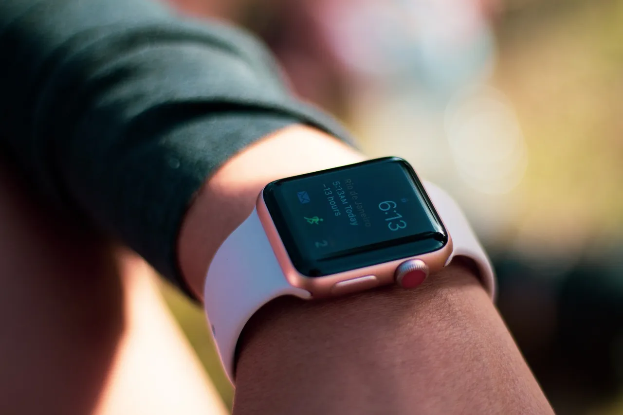 apple watch 1682821f1620117239