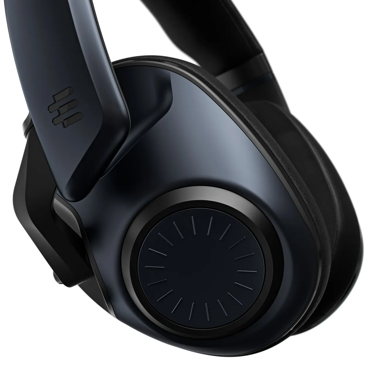 h6pro closed black b5 closeupf1634716893