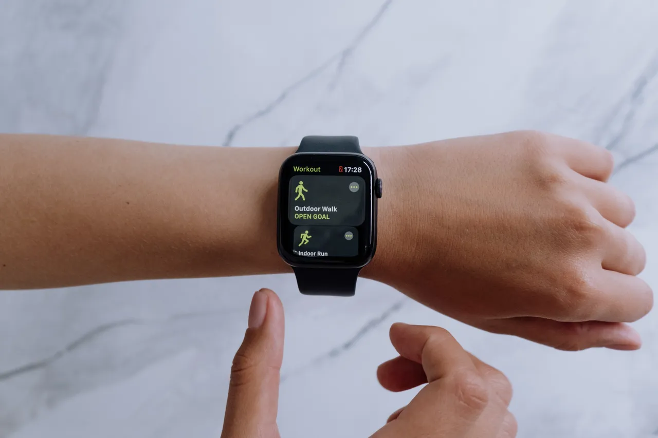 pexels smartwatchf1668846772