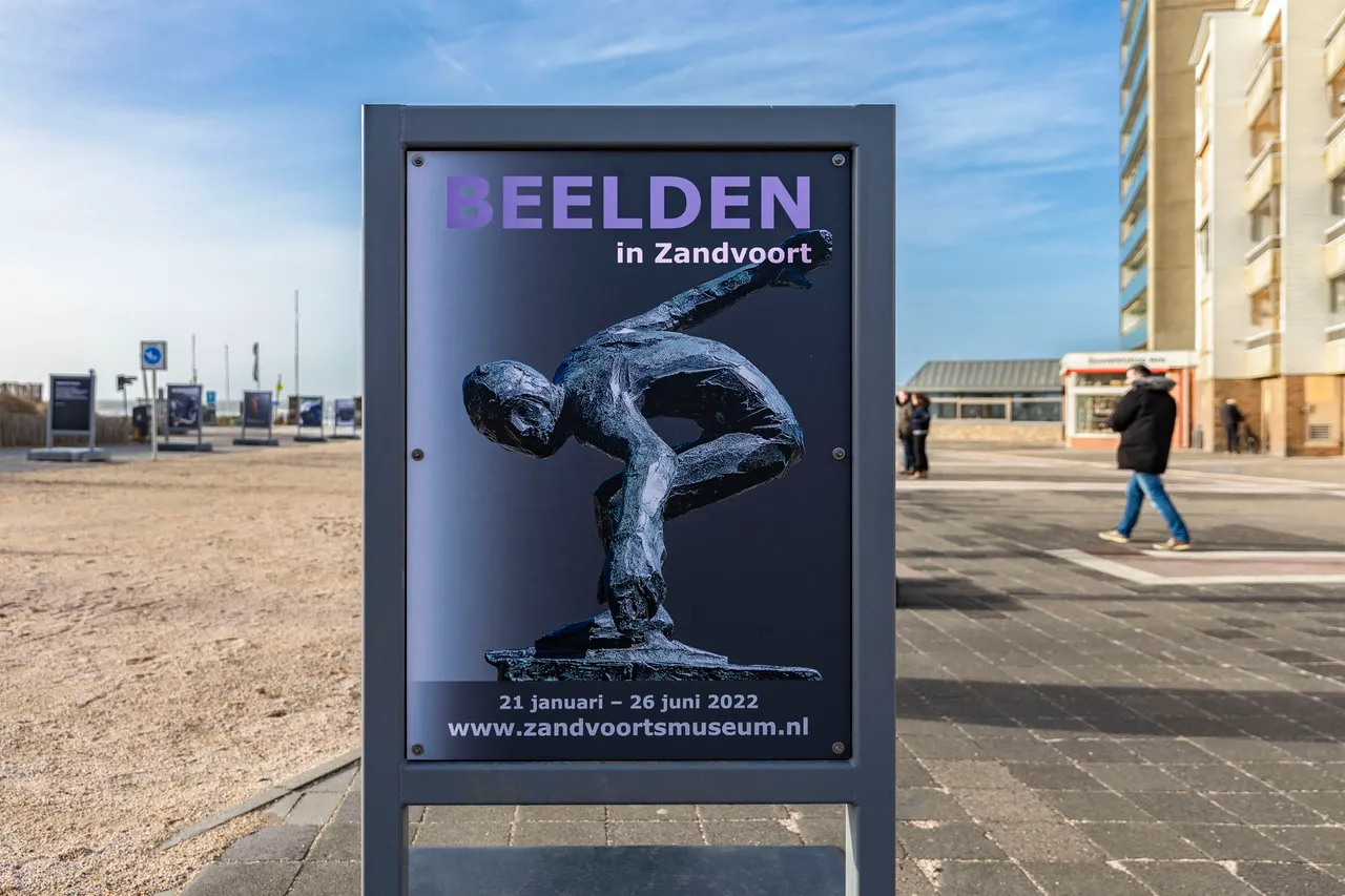 beelden in zandvoort bord