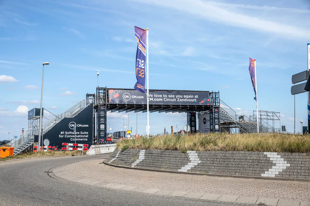 brug bij rotonde