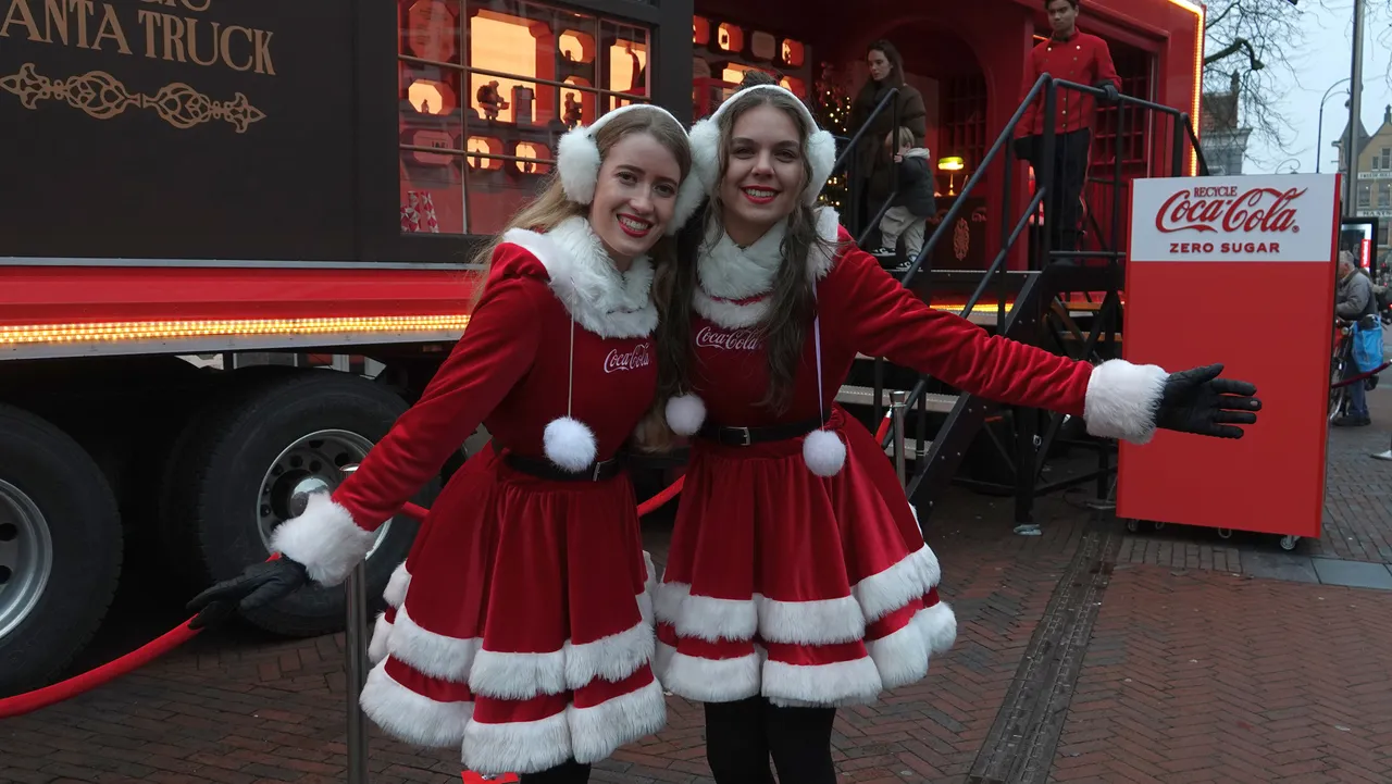 cola santa truck 02