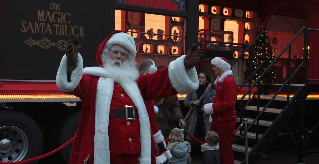cola santa truck 05