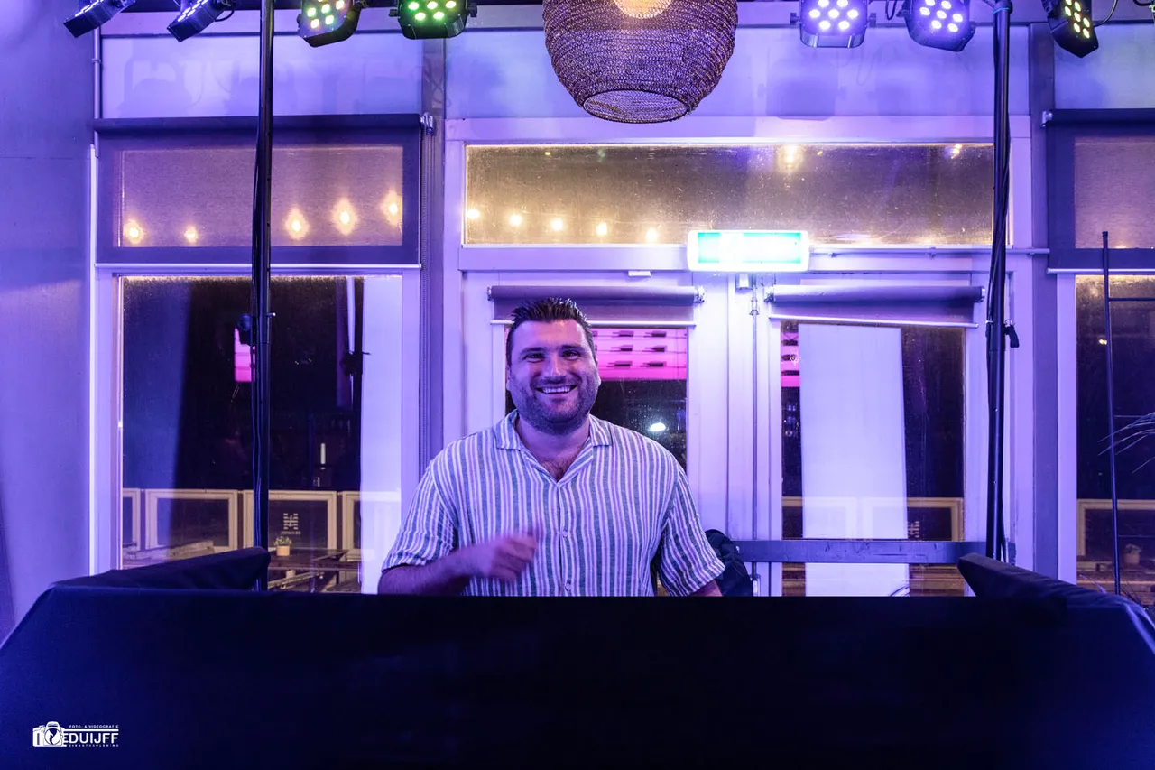 dj