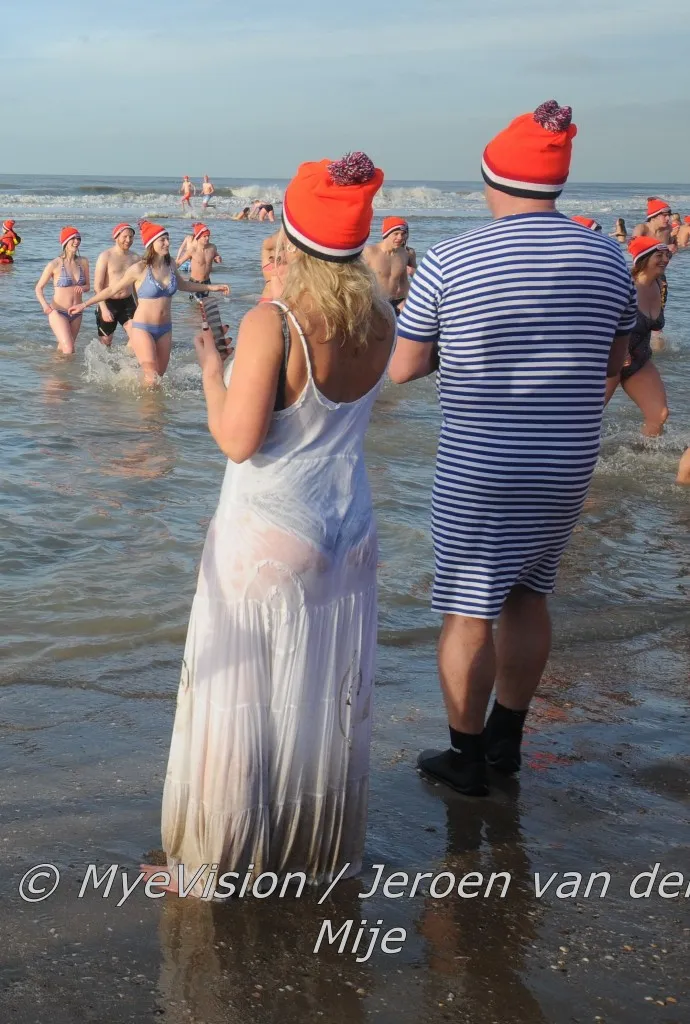 jeroen van der mije mye vision nieuwjaarsduik 2 690x1024