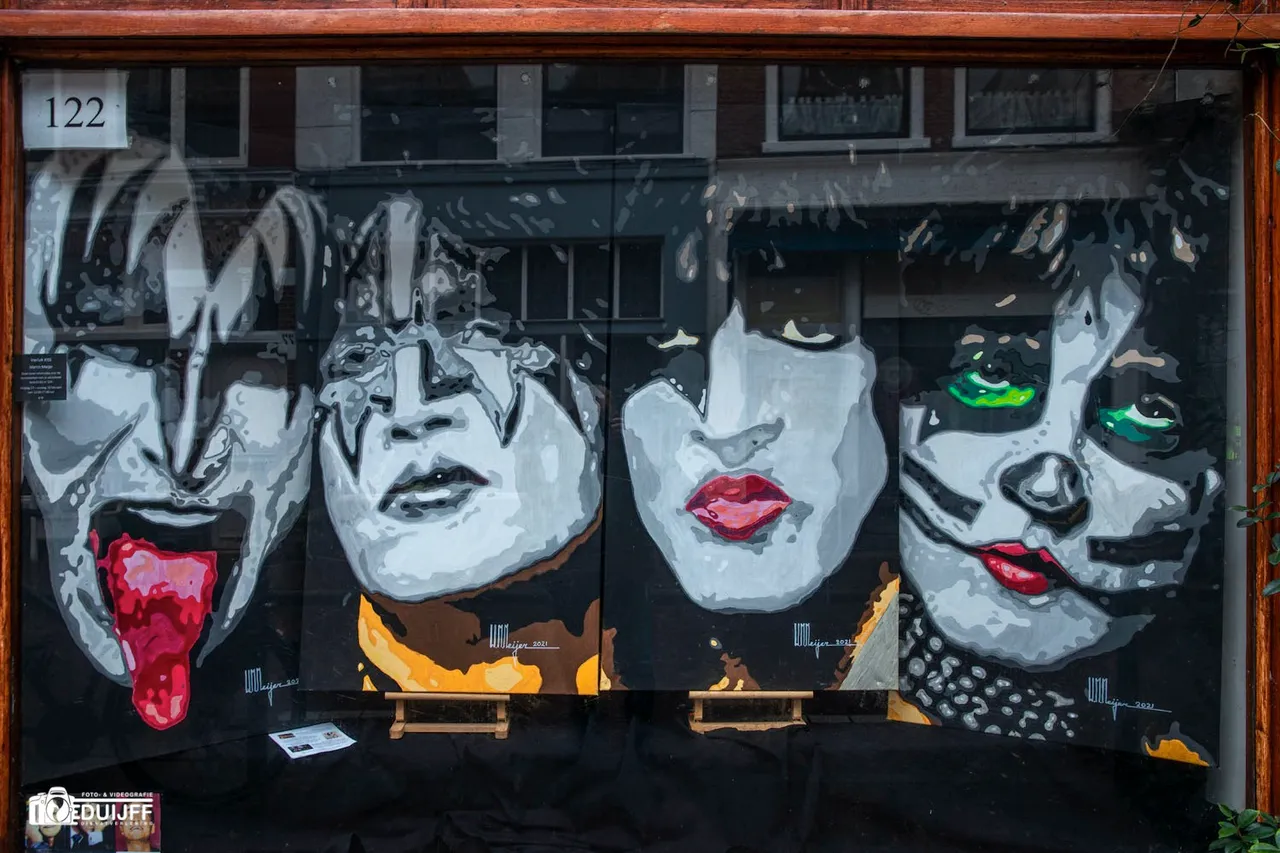 kiss