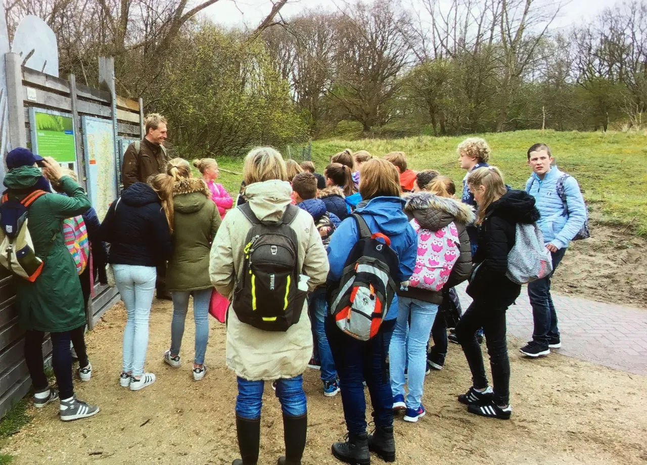 raad van kinderen bij de ingang van het nationaal park zuid kennemerland 1