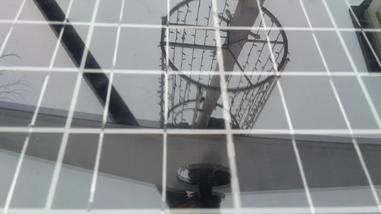 zonnecellen van zelfpersende afvalbak jaap koper