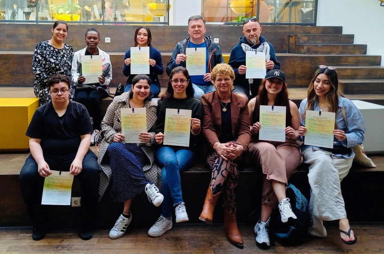 deze groep inburgeraars heeft met succes het participatieverklaringstraject afgerond foto stichting piezo