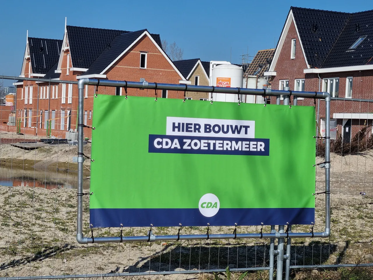 hier bouwt 1
