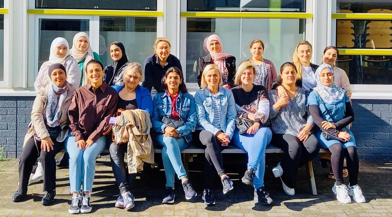 nieuwe mbo1 groep met enthousiaste deelnemers van stichting piezo van start foto stichting piezo