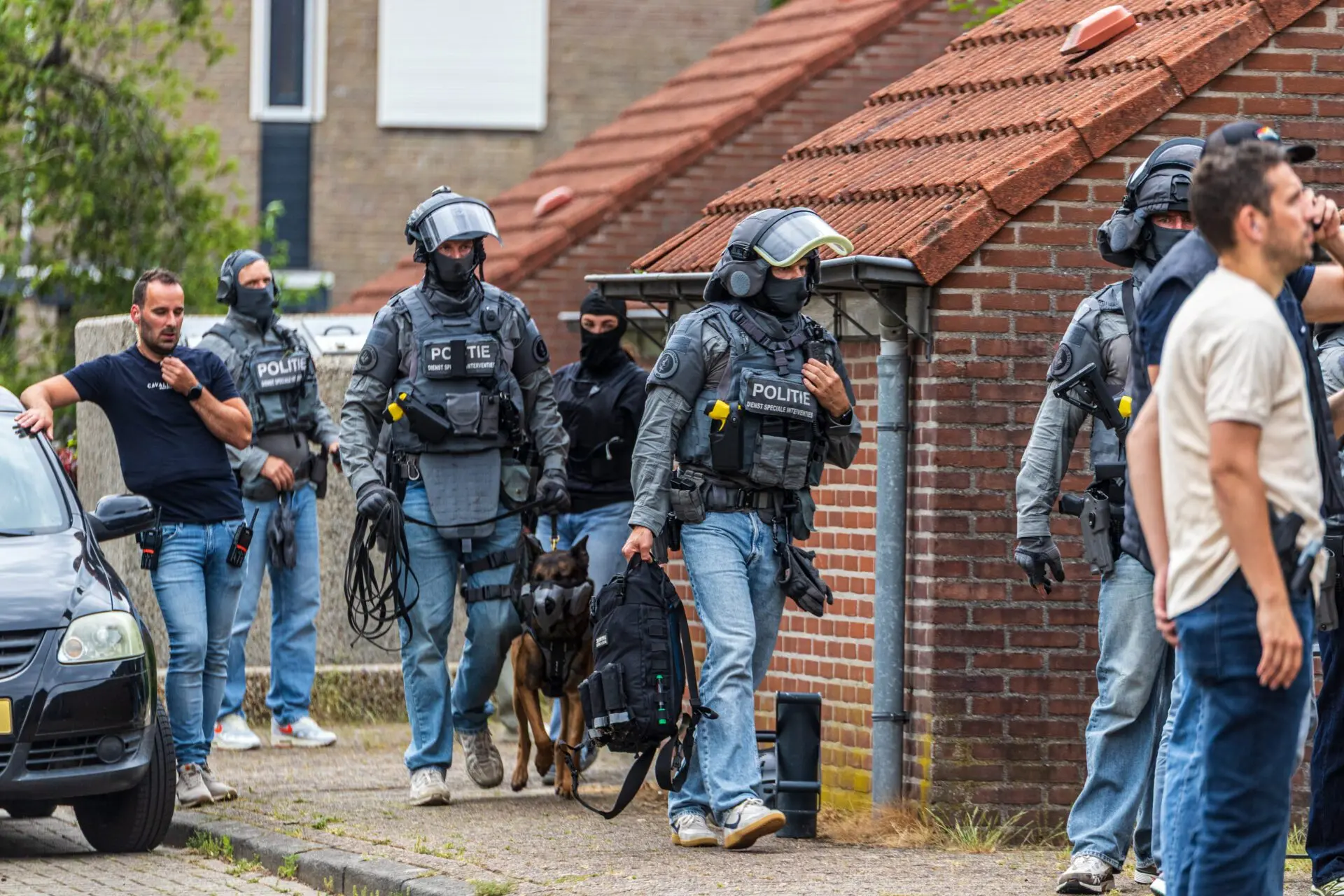 Arrestatieteam haalt verwarde man uit woning Sprang-Capelle