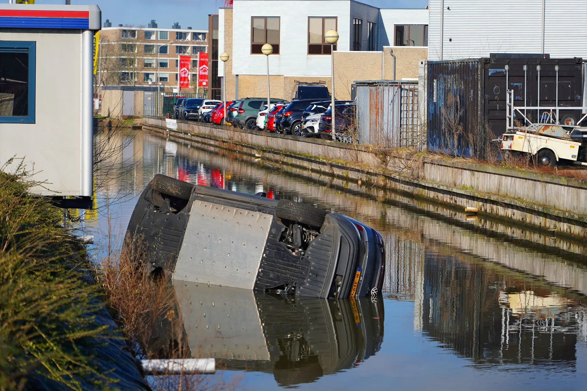 auto met kind te water leiderdorp2 scaled