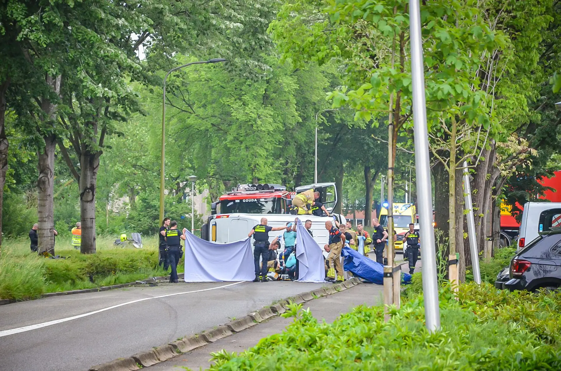Bestelbus op zijkant