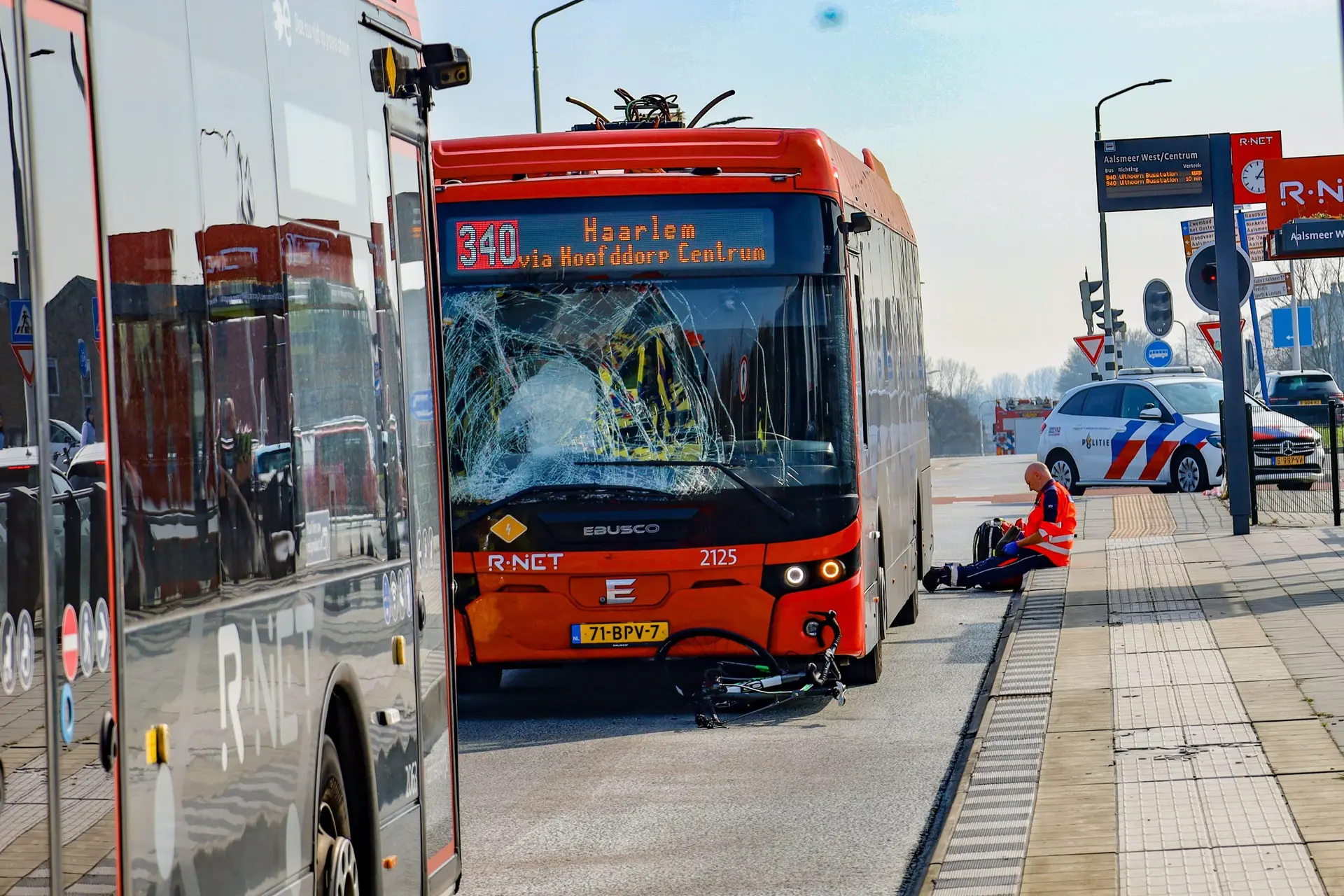 fietser onder stadsbus aalsmeer scaled