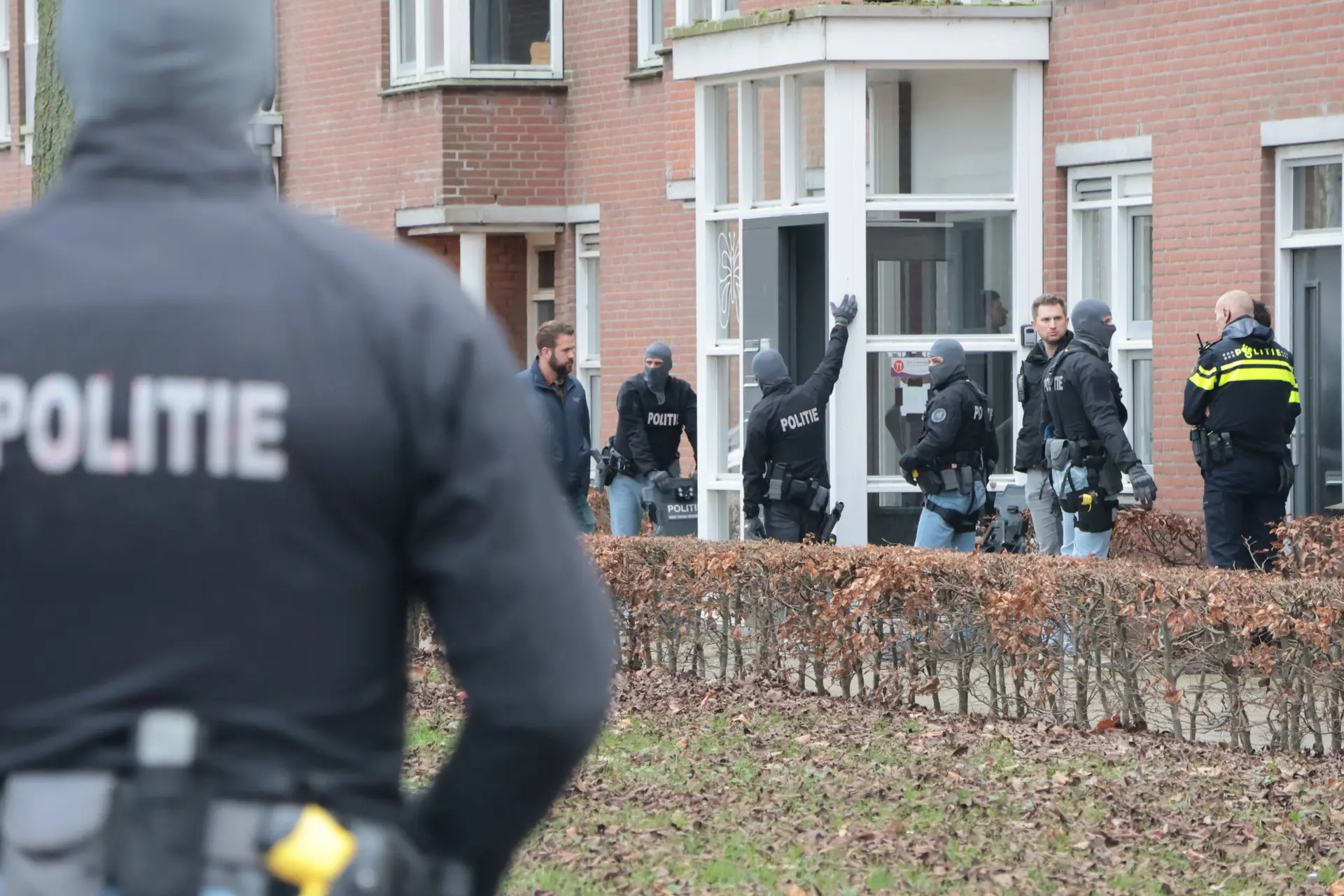 man op dak almere3 scaled