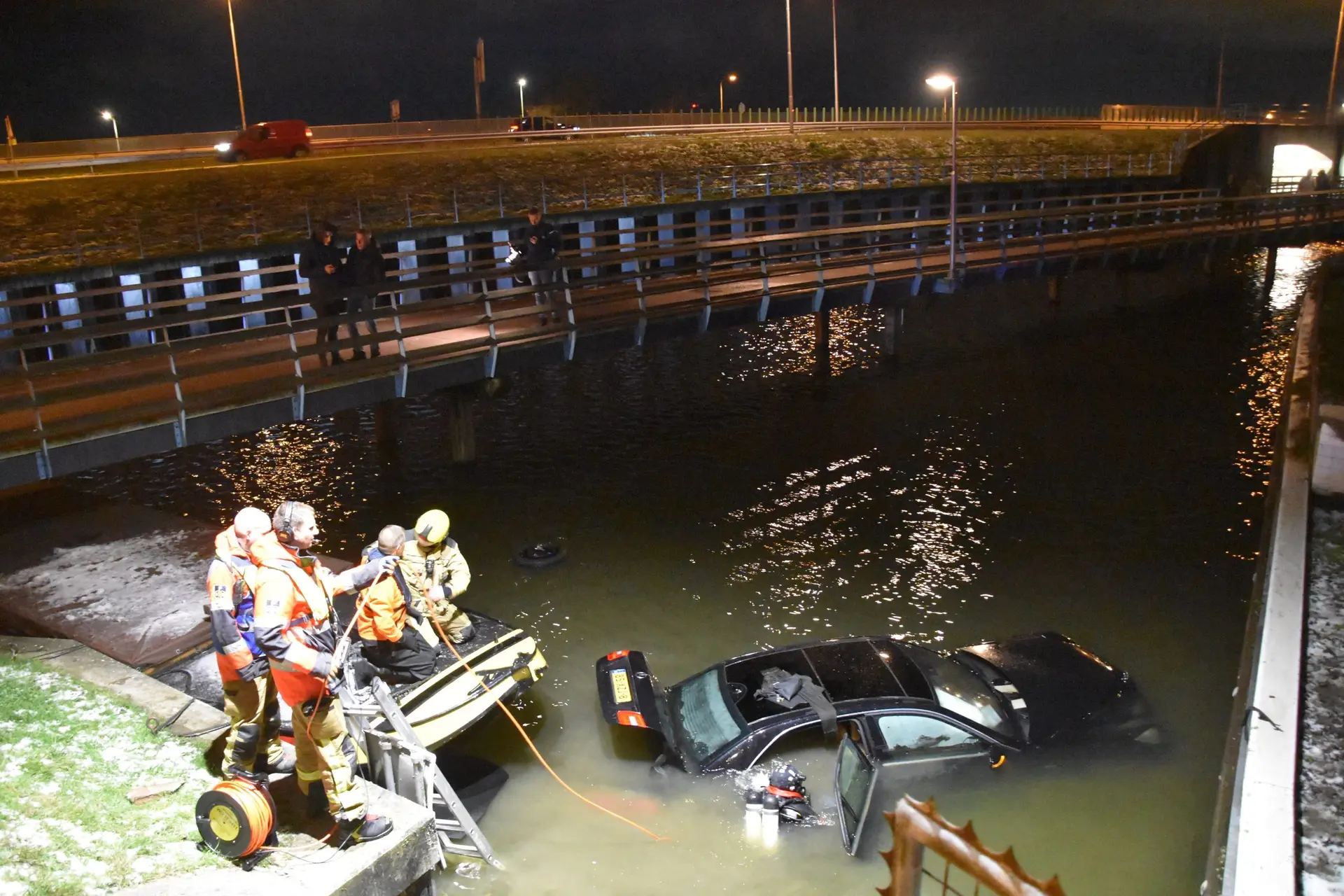 personenauto te water s gravenzande1 scaled