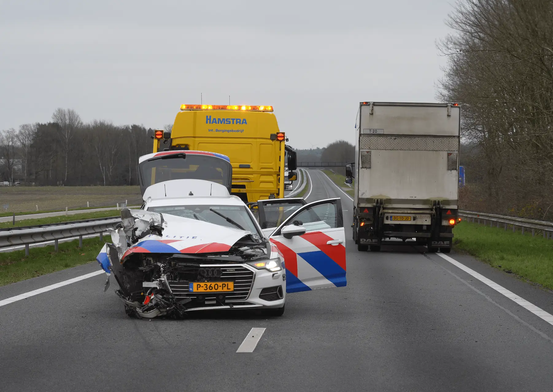 politie a6 in botsing met vrachtwagen