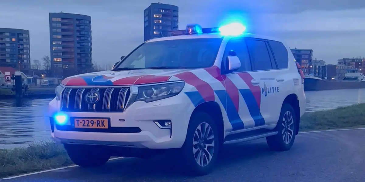 toyota land cruiser van de politie