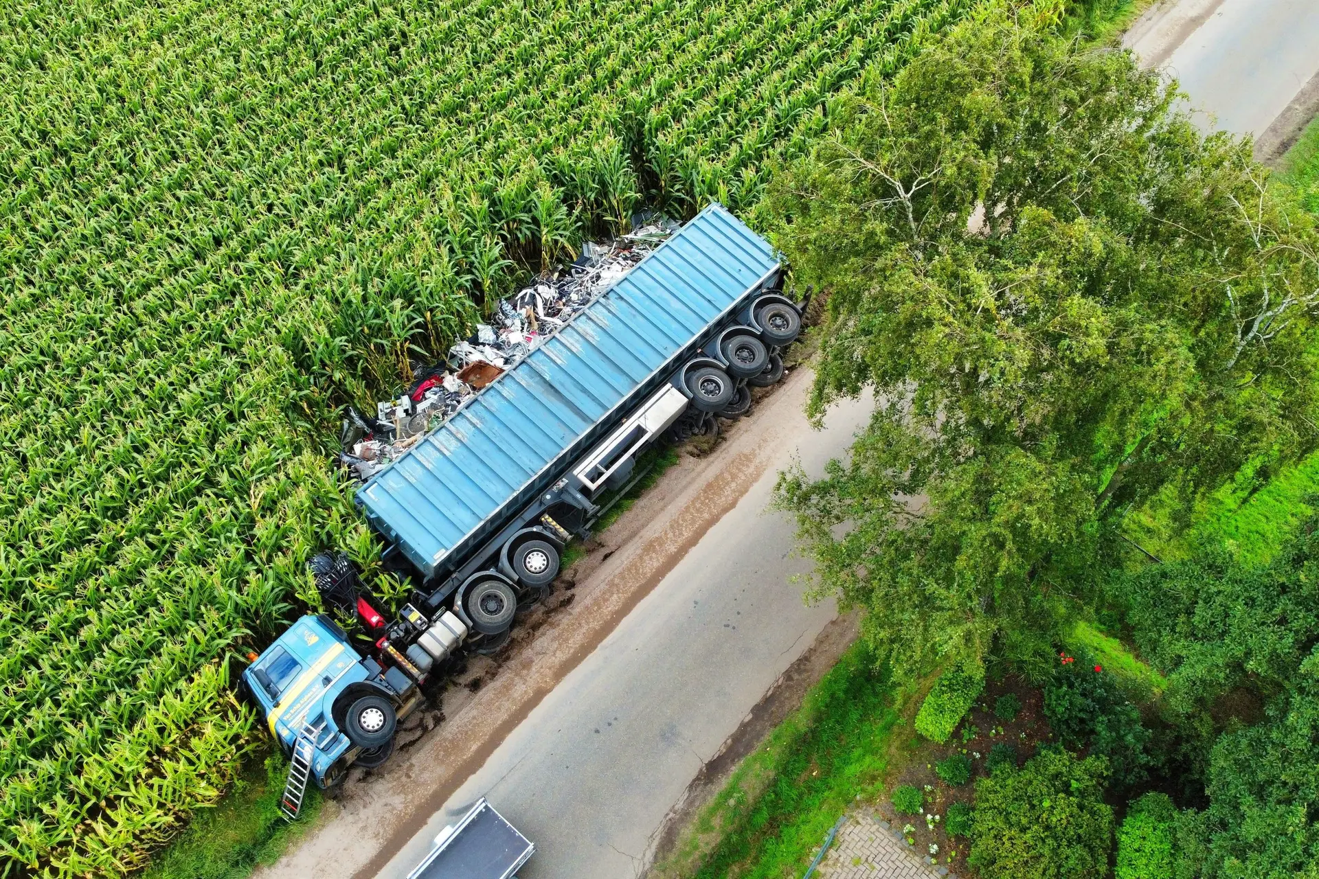vrachtwagen kantelt in ede1 scaled