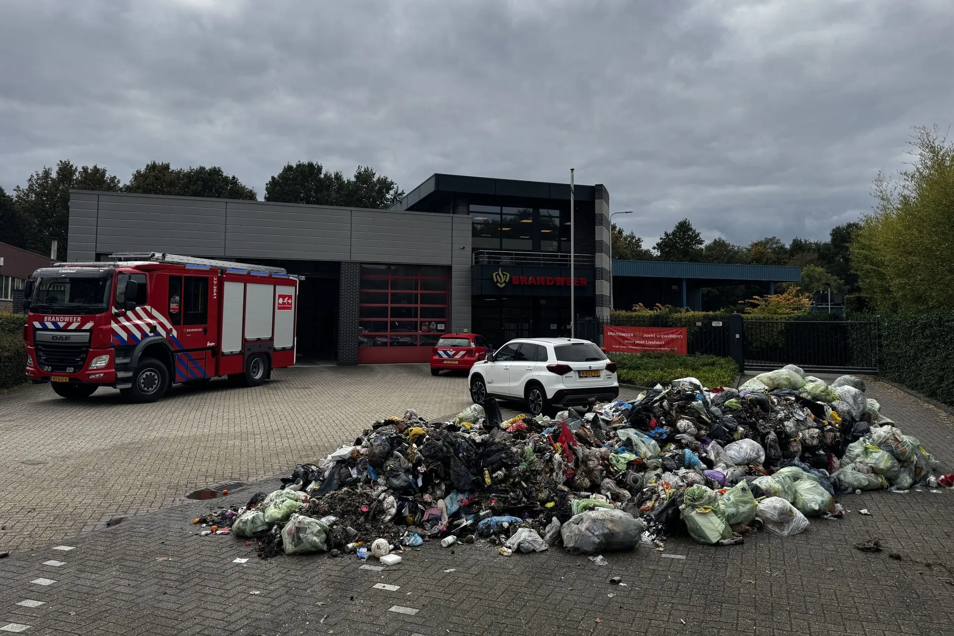 vrachtwagen lost brandende lading2 scaled