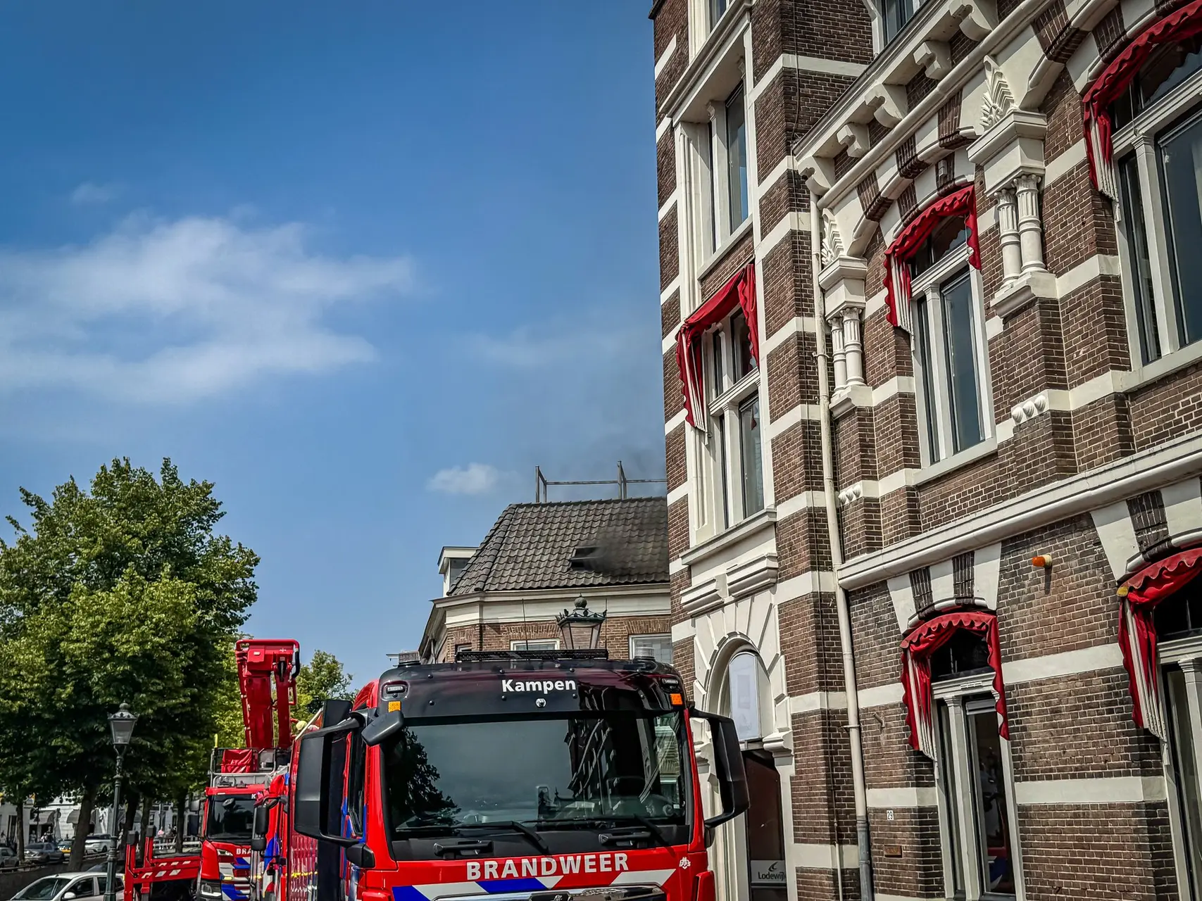 Woningbrand_aan_de_Burgwal_in_Kampen_5