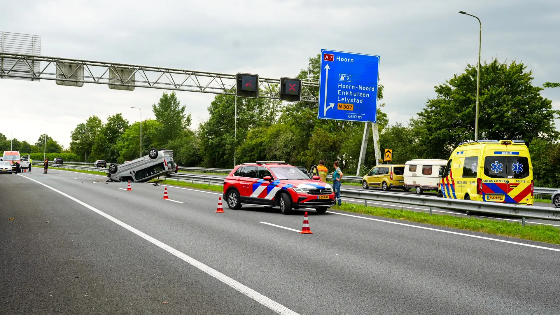 Persoon uit bestelbus geslingerd Wognum