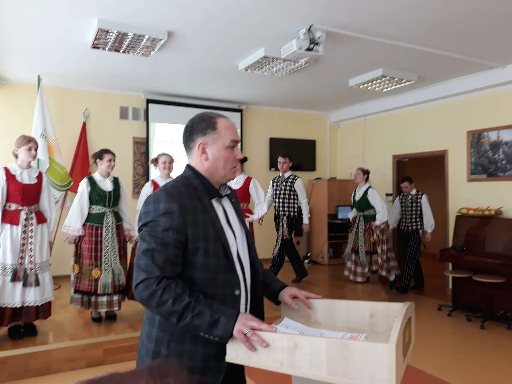 1 gimnazijos direktorius valdas valvonis