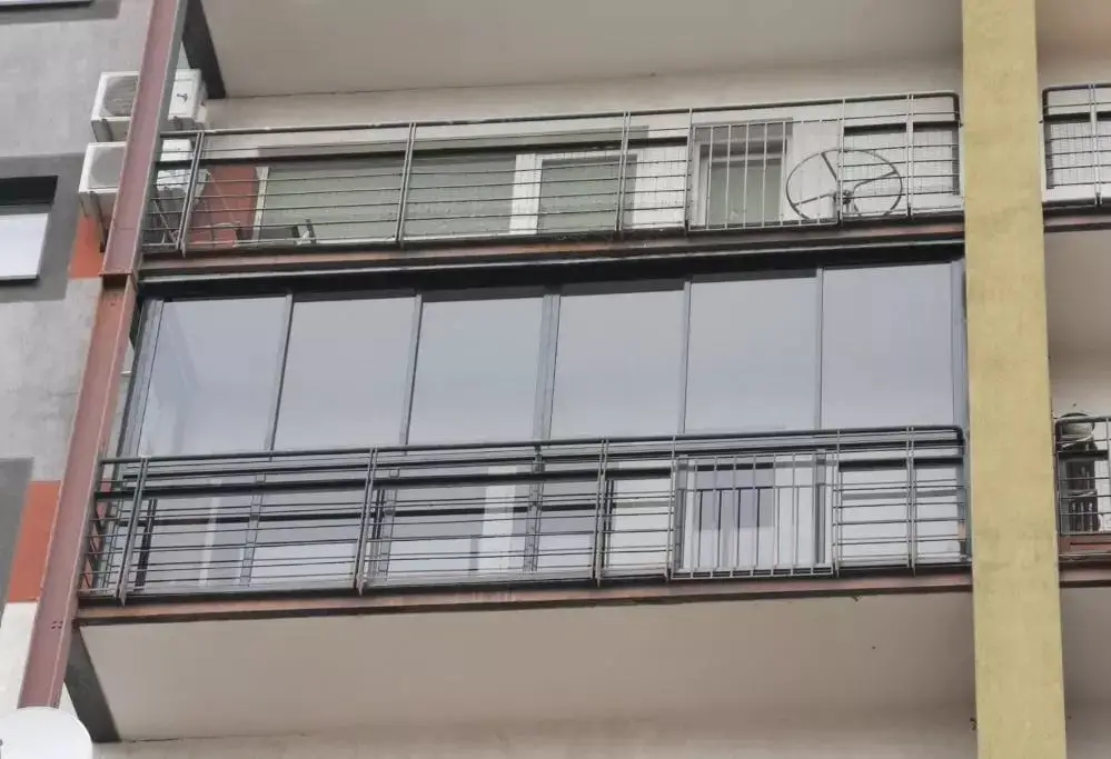 2 aukstos kokybes plastikiniai langai