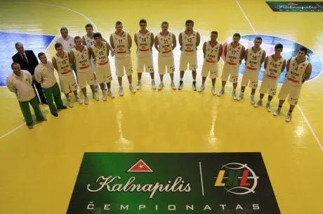alytausgidas bc alytus 2009 2010 m sezono komanda naujojoje laikinojoje arenoje pramon s g 9 fotopo lt nuotrauka1