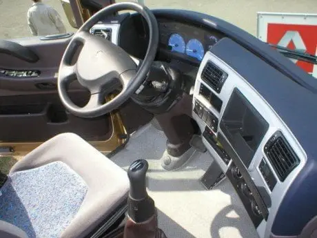 alytausgidas renault magnum cocpit1