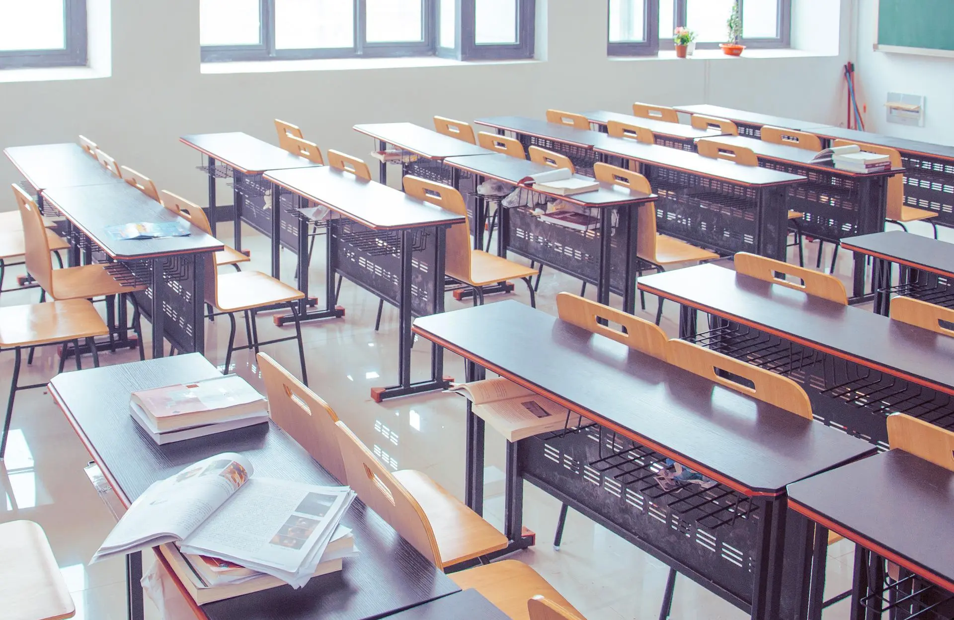 classroom g4c3588d72 1920