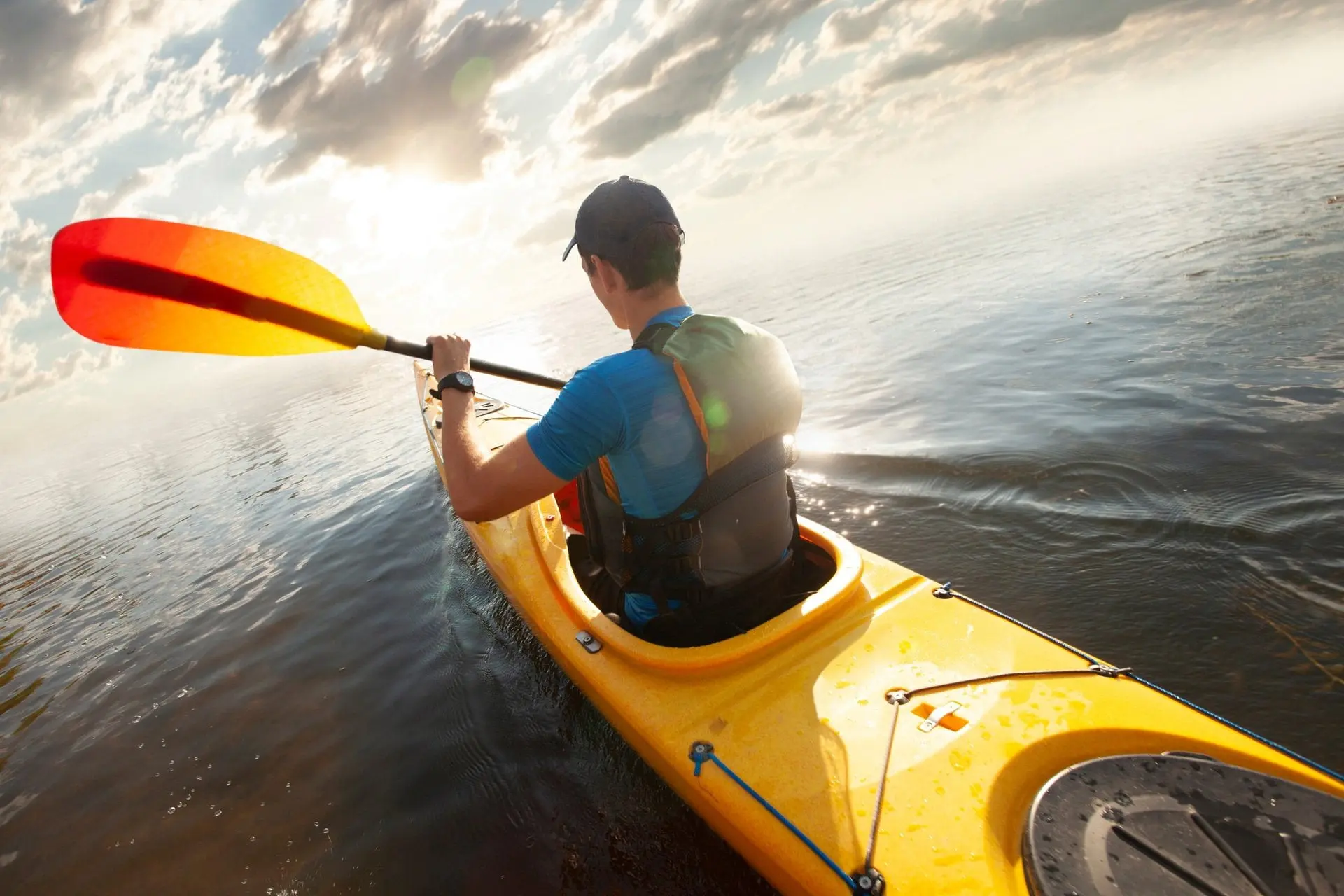 kayaking man paddling kayak canoeing paddling2