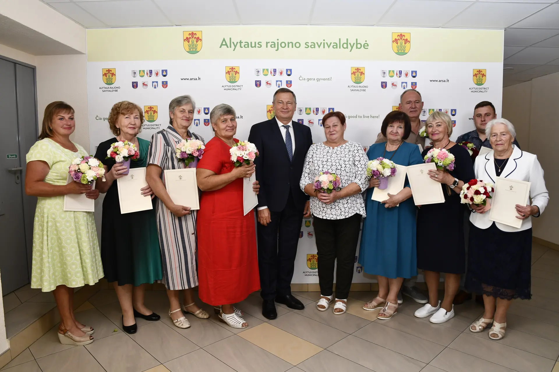 nuotr bendra jubiliatu nuotrauka su alytaus rajono savivaldybes meru algirdu vrubliausku