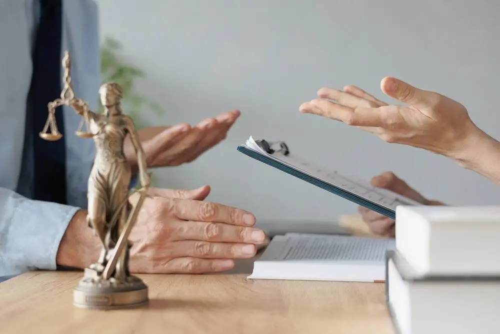 darbo teises advokatas nuotr my july shutterstock