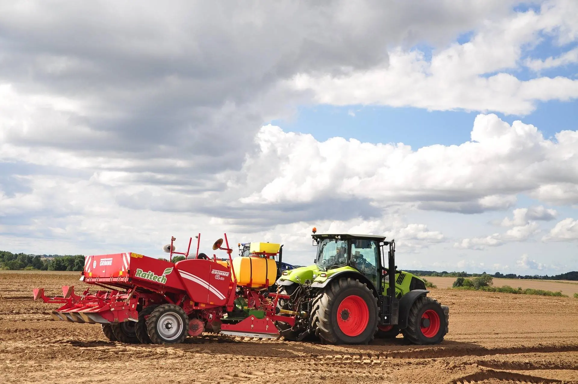 tractor-3637478_1920
