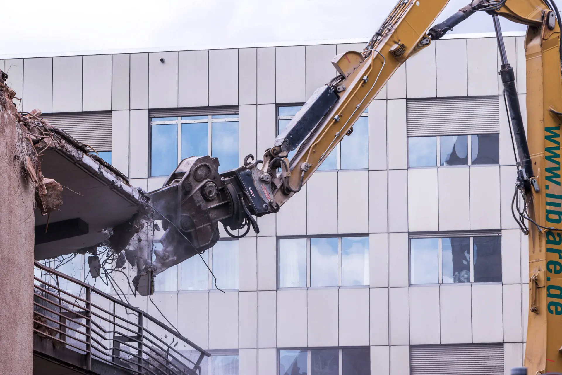 beejees-demolition-1429102
