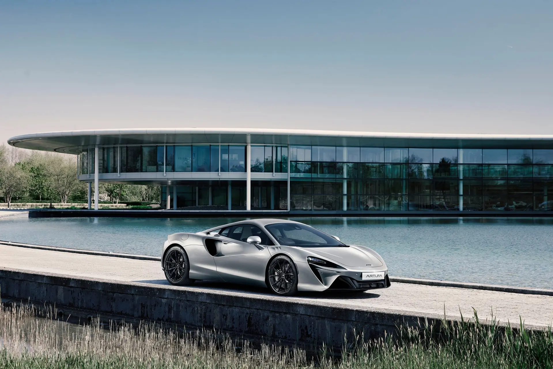 13999 mclarenautomotivehonoursqueenelizabethiiinherplatinumjubileeyear