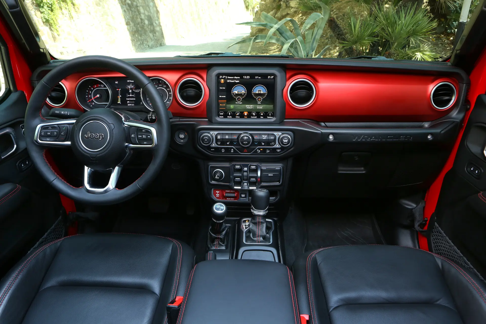 180703 jeep interiors close up 23