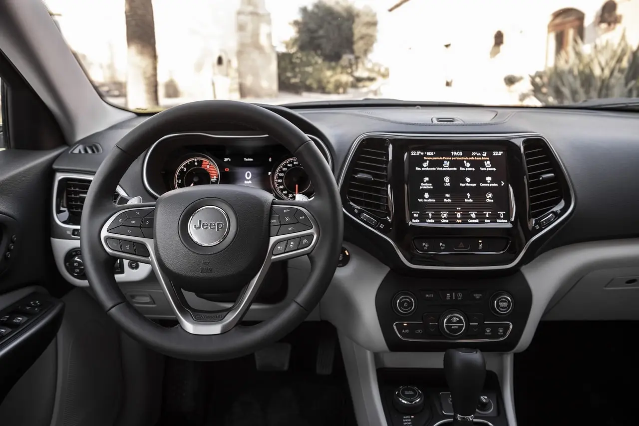 180906 jeep new cherokee int 03