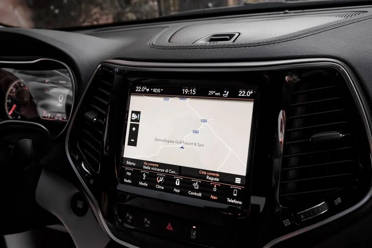 180906 jeep new cherokee int 11