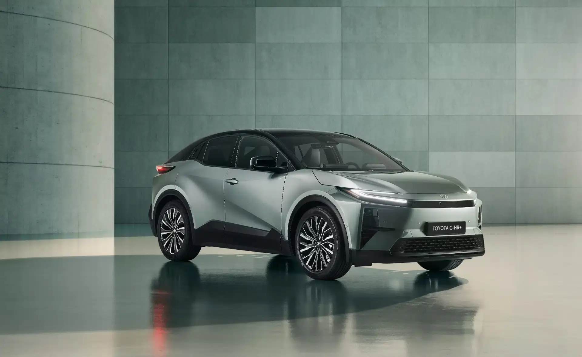 2025toyotac hr01