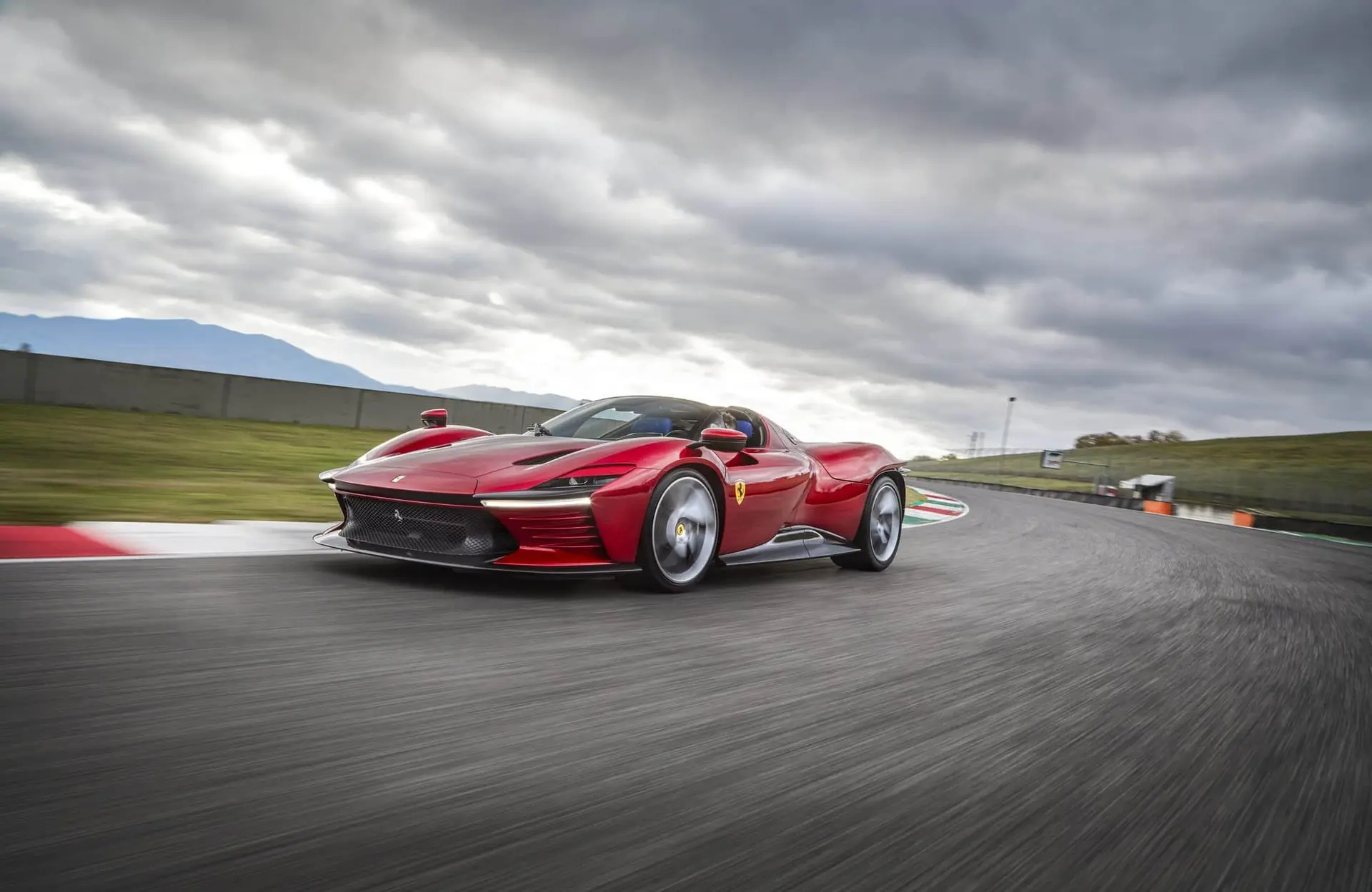2200005 ferrari daytona sp3 reddot winner 2022