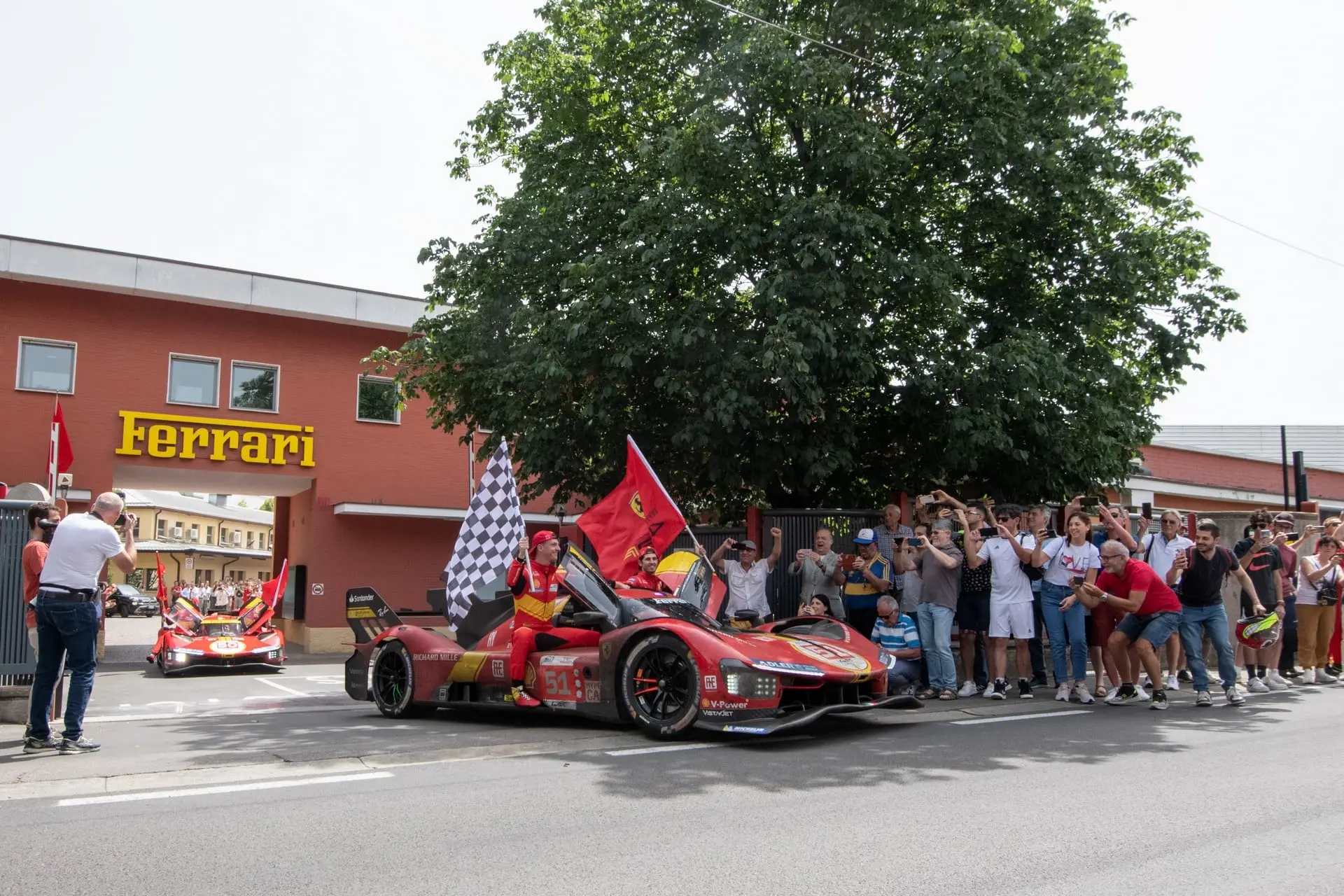 2300379 hypercar 24h le mans parata maranello