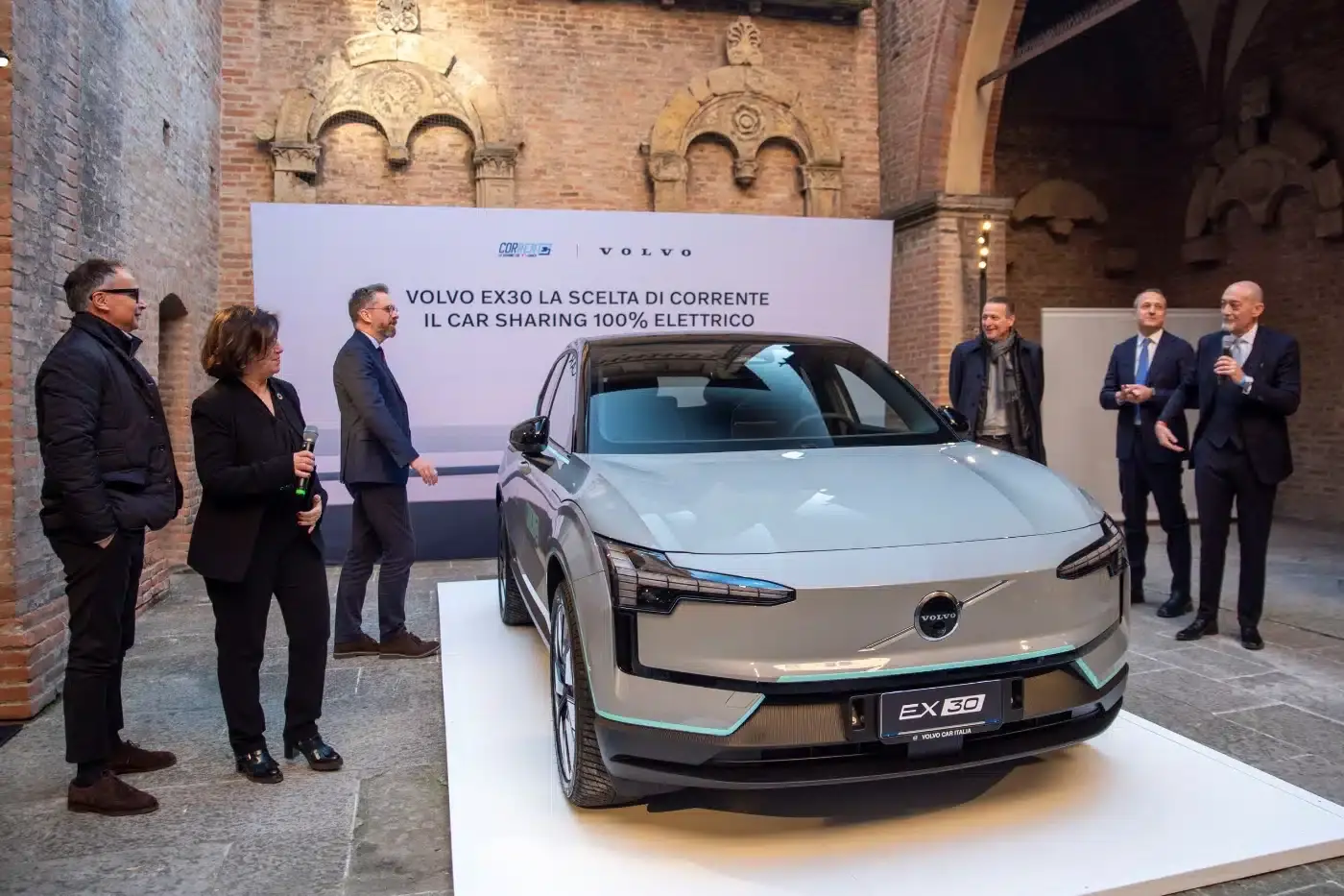 322850 volvo car italia fornir 300 nuove ex30 full electric al servizio di car