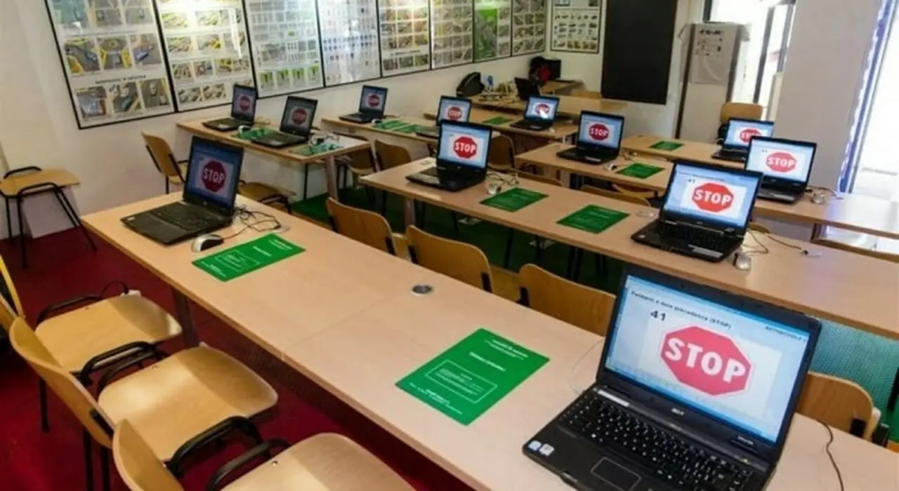 6387741 16140237 aula esame patente 700x394