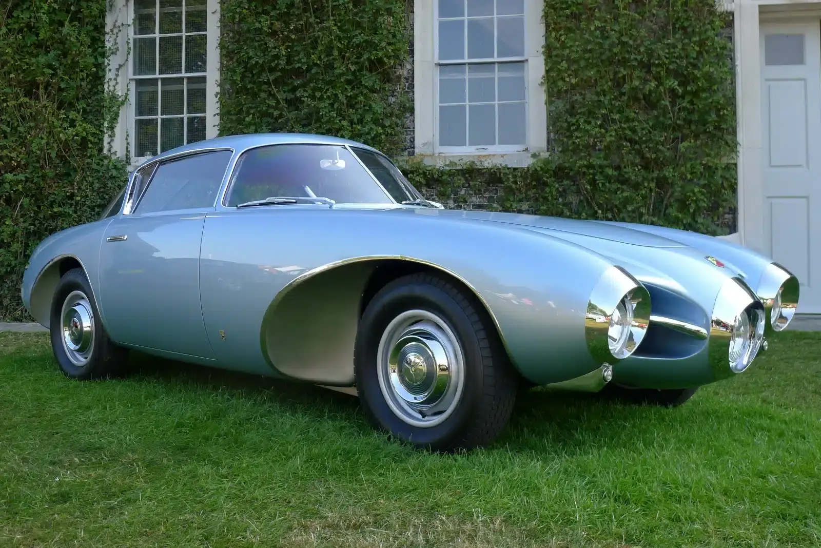 7 lo stile generale e un insieme di tecnica aerodinamica e stile