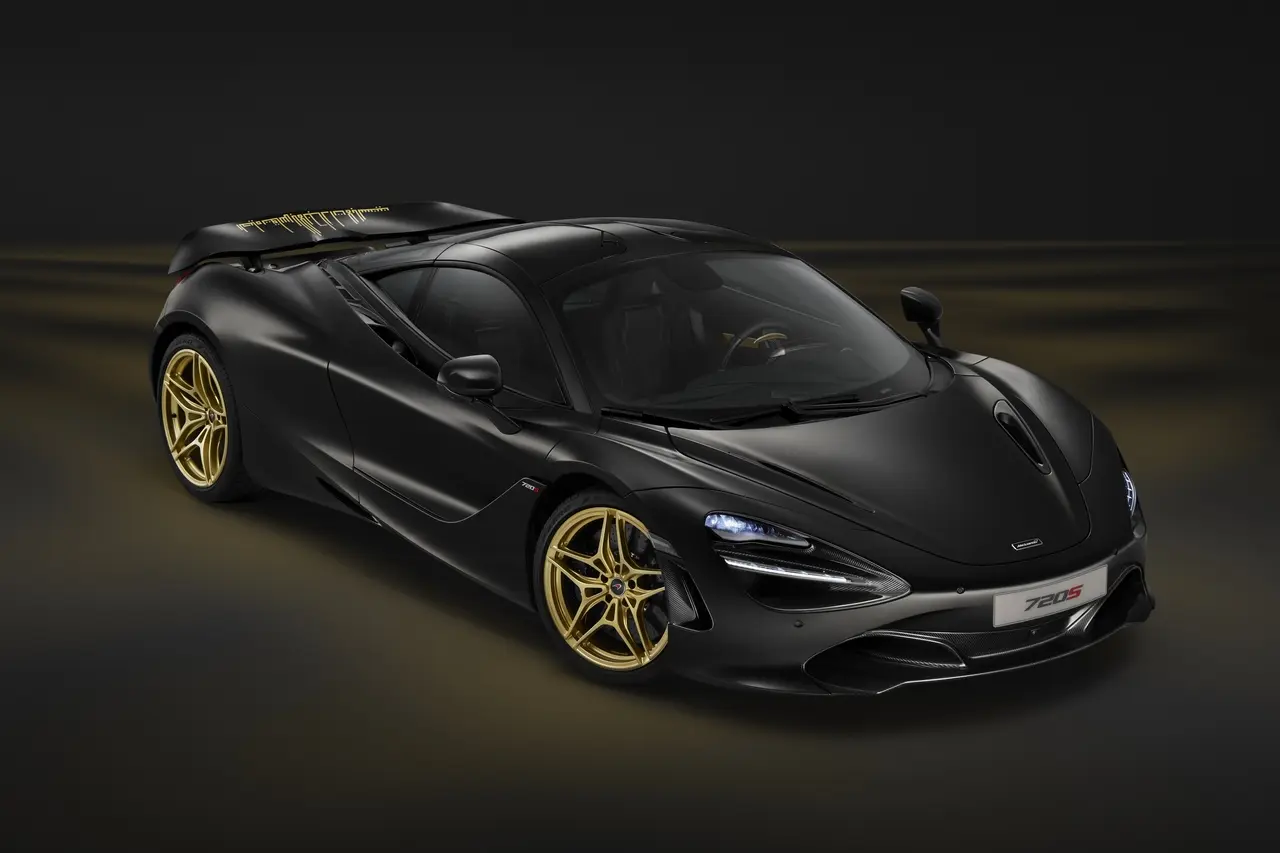 8533 720sdubai ongreygold 1
