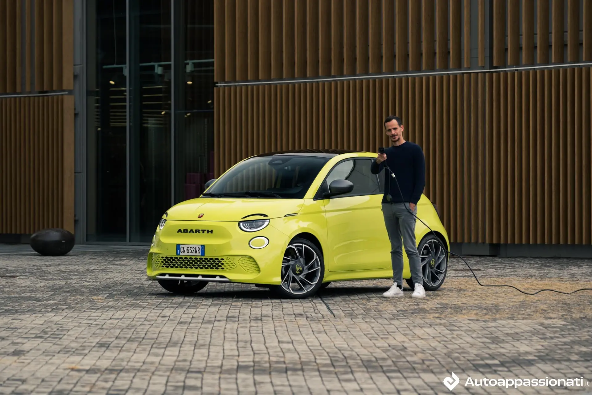 abarth 500e 03