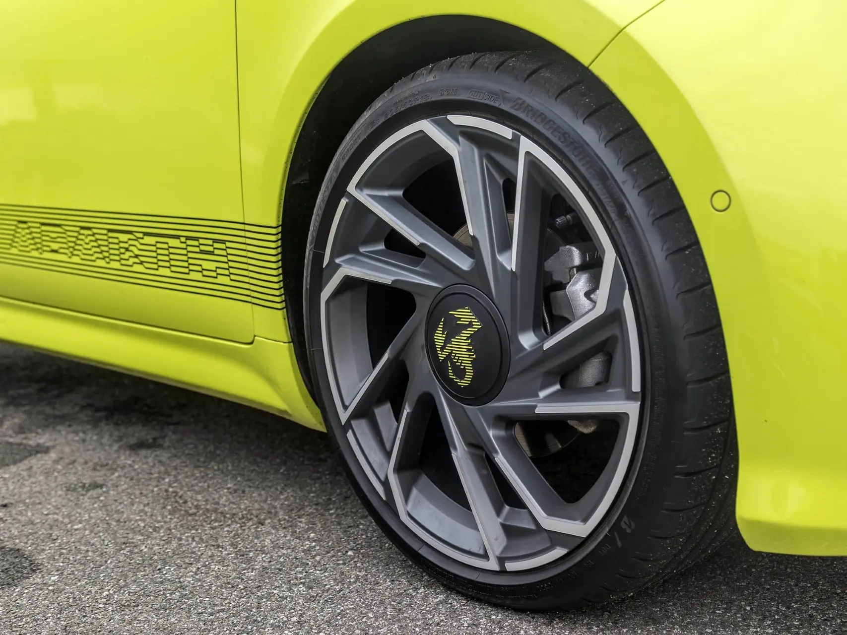 abarth 500e elettrica cerchi 18 scorpionissima